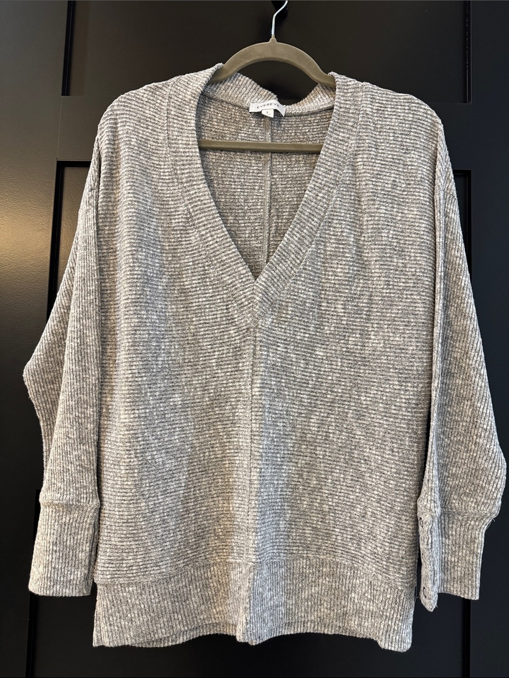 Evereve Heather Gray Ribbed V-Neck Sweater